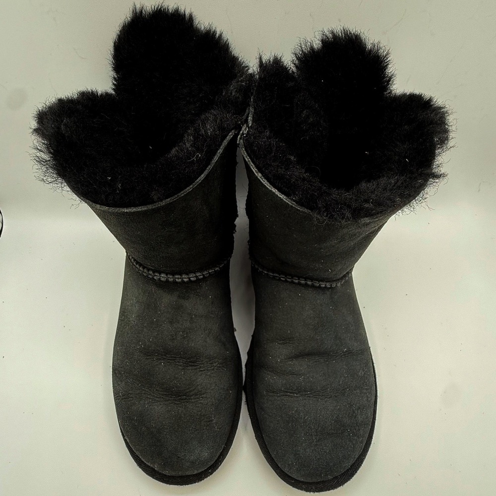 UGG Kids Bailey Bow II Black Suede Sheepskin Boots 1012808 Size 5 Kids